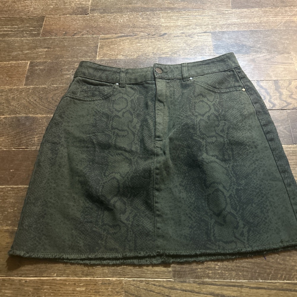 Hollister Skirt Women's Size 9 Green Snake Print Ultra High Rise